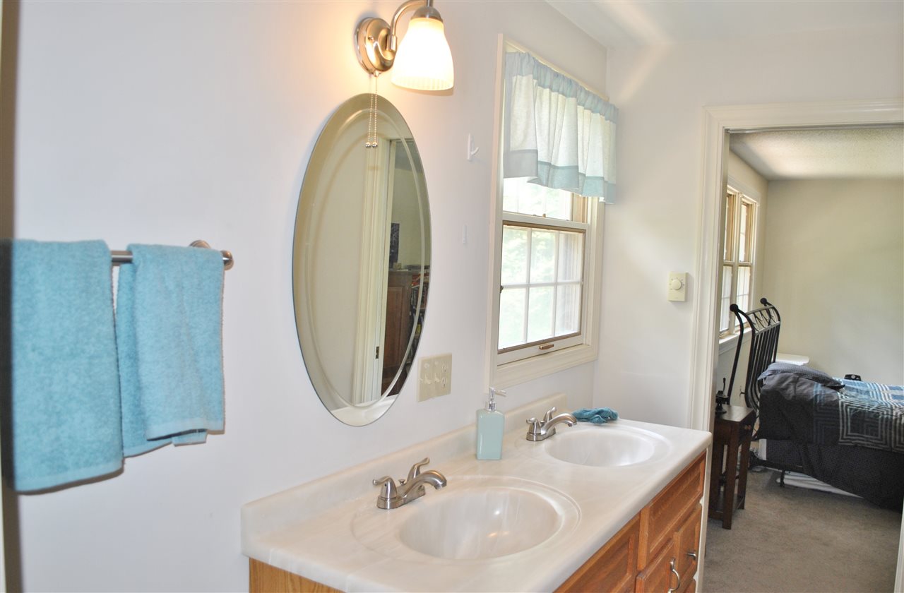 10 Apache Road Nashua, NH 03063 - Photo 22 of 26