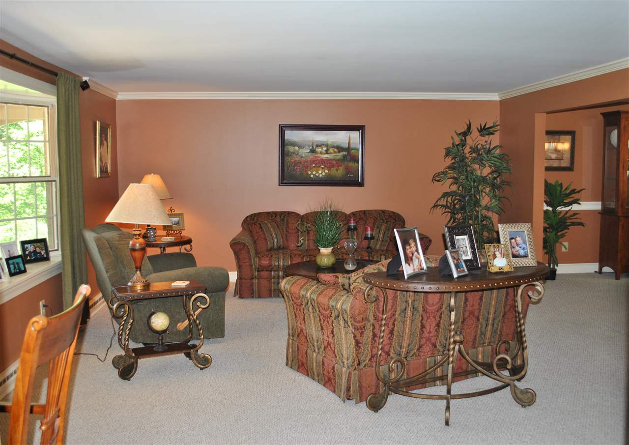 10 Apache Road Nashua, NH 03063 - Photo 8 of 26