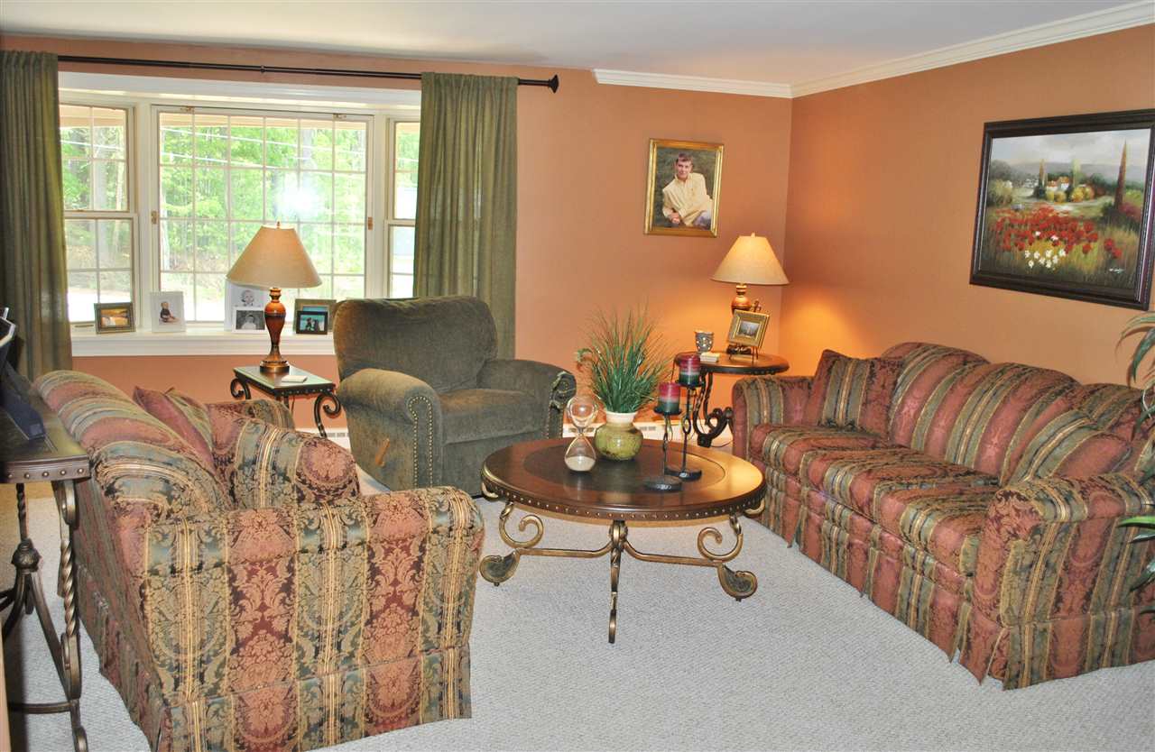 10 Apache Road Nashua, NH 03063 - Photo 9 of 26