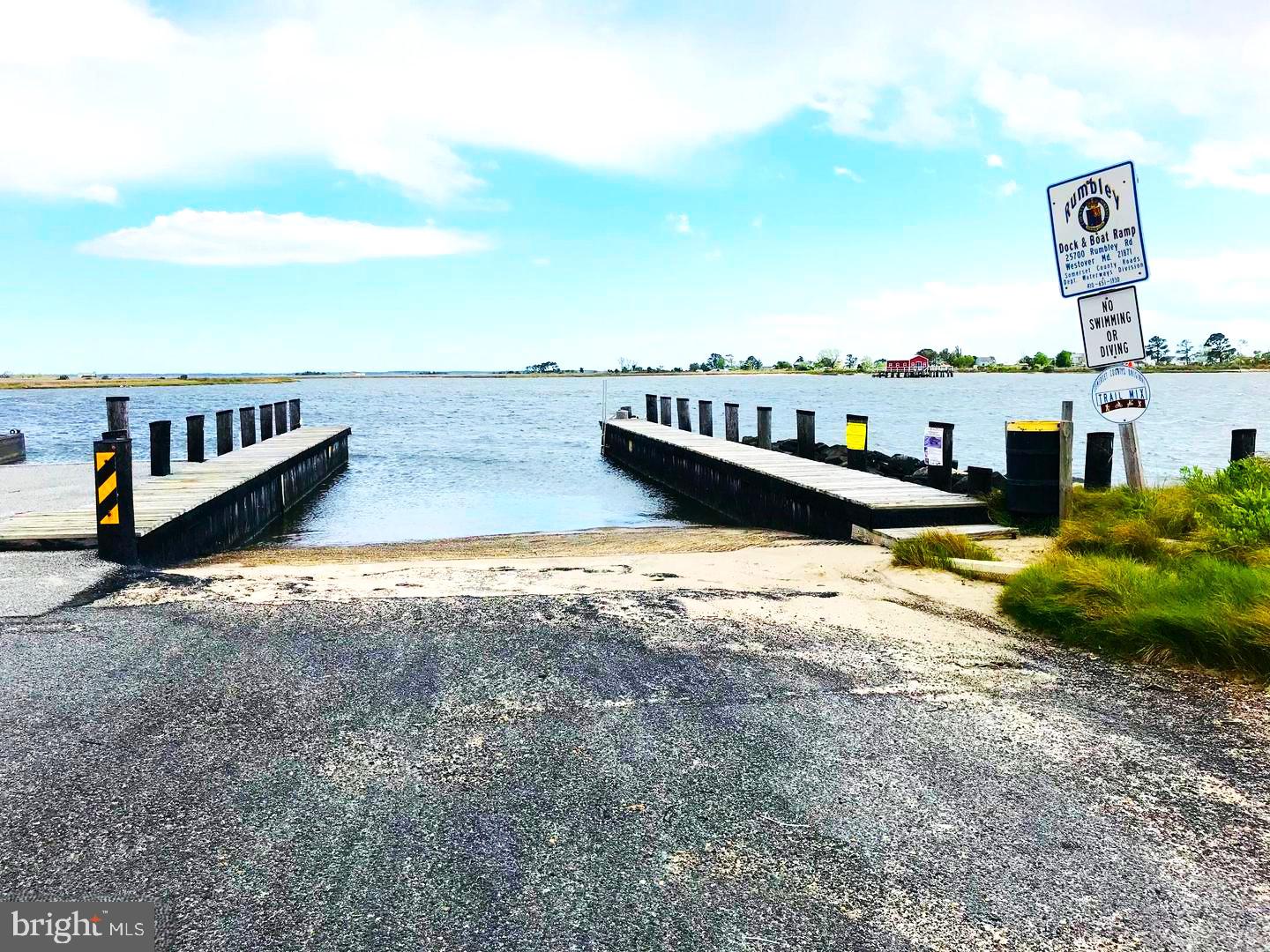 8034 Riverview Road Westover, MD 21871 - Photo 46 of 47 a view of a balcony with chairs