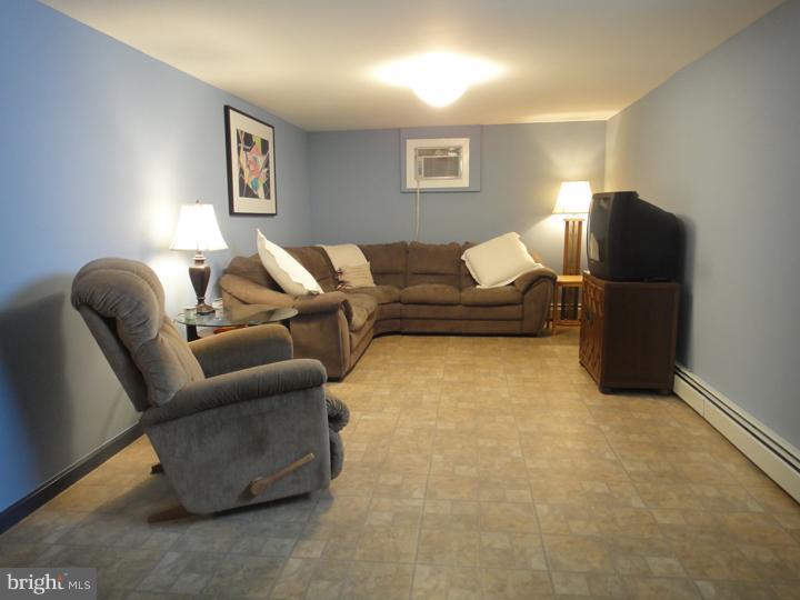 1815 Tomlinson Road Philadelphia, PA 19116 - Photo 3 of 21 Family Room