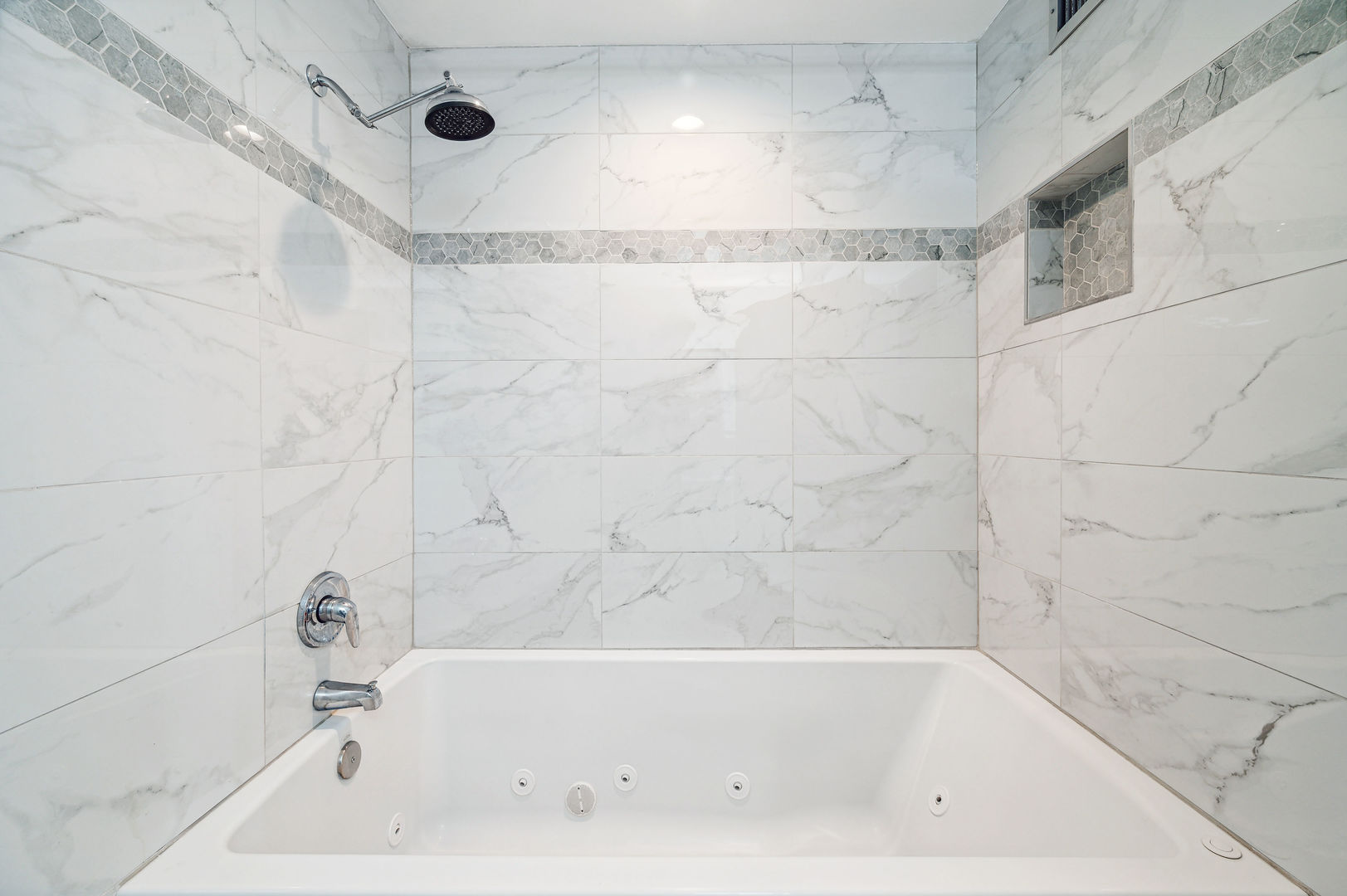 701 South Wells Street, Unit 903 Chicago, IL 60607 - Photo 15 of 20 a bathroom with a bathtub and a shower