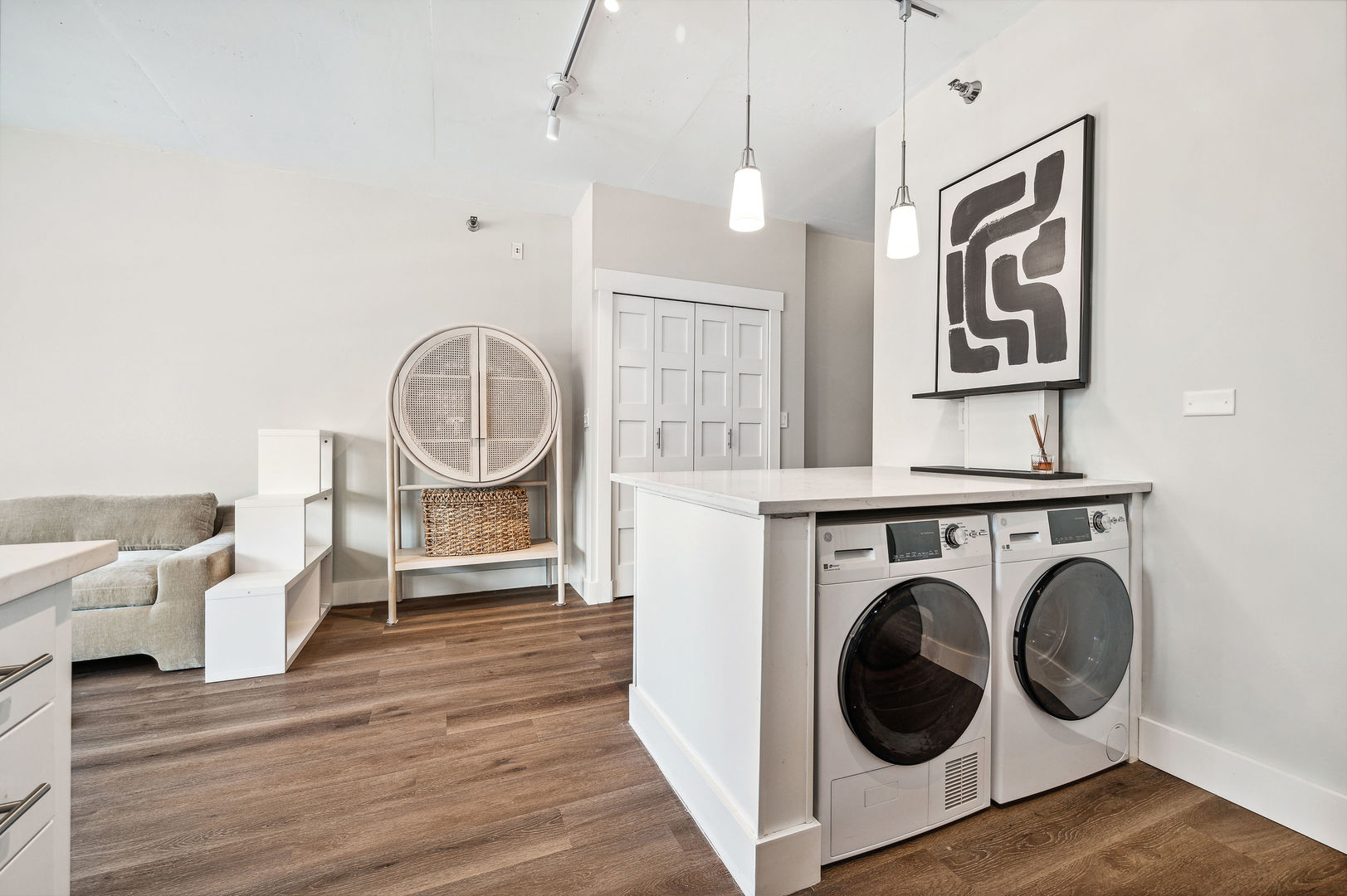 701 South Wells Street, Unit 903 Chicago, IL 60607 - Photo 16 of 20 a view of a hallway with washer and dryer