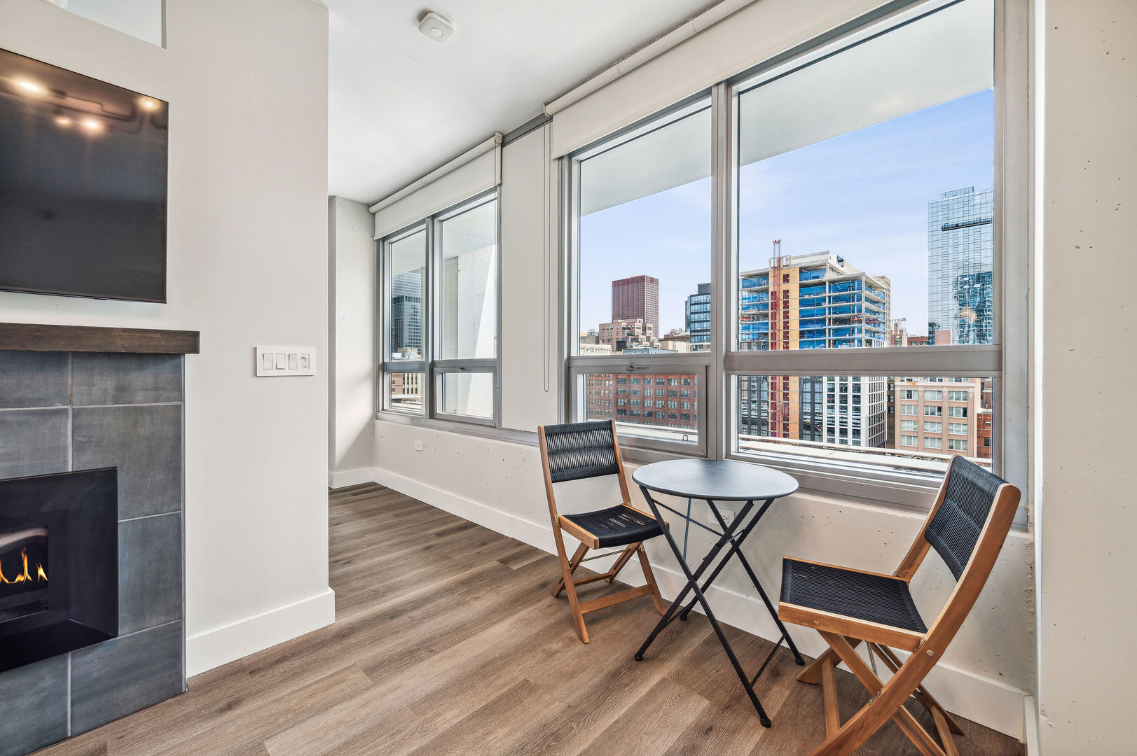 701 South Wells Street, Unit 903 Chicago, IL 60607 - Photo 6 of 20 a view of a livingroom with furniture and a flat screen tv