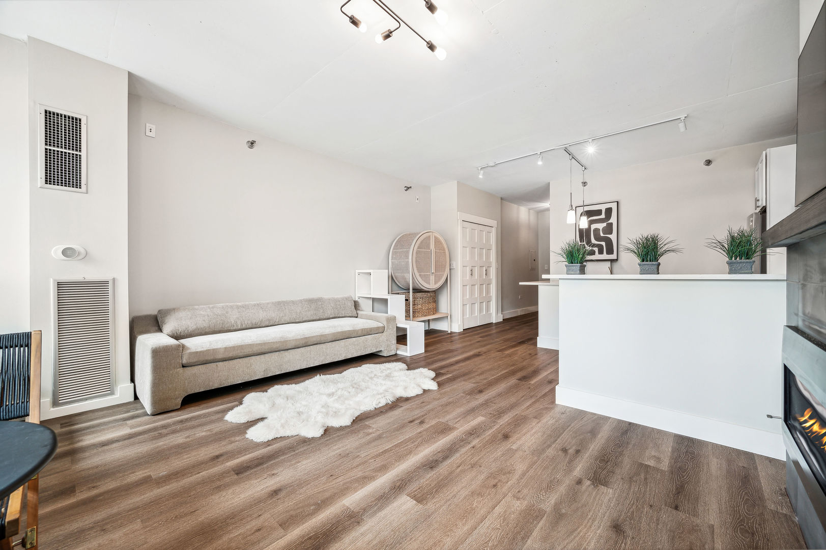 701 South Wells Street, Unit 903 Chicago, IL 60607 - Photo 7 of 20 a living room with furniture and wooden floor