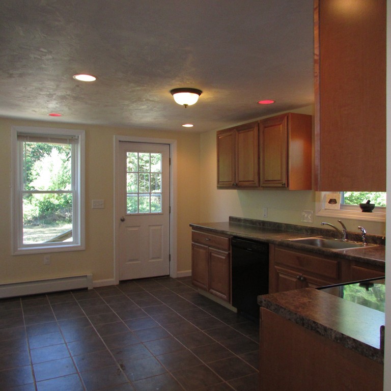 304 Main Street Townsend, MA 01469 - Photo 4 of 23 Gallery Image 4