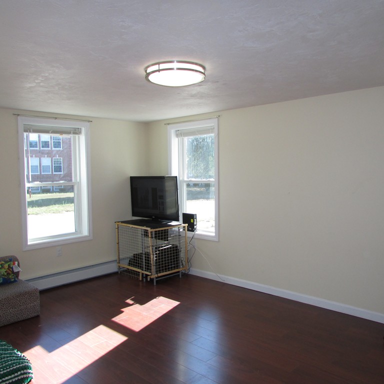 304 Main Street Townsend, MA 01469 - Photo 7 of 23 Gallery Image 7