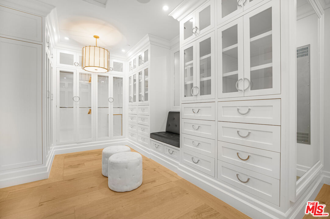 843 North Spaulding Avenue Los Angeles, CA 90046 - Photo 14 of 24