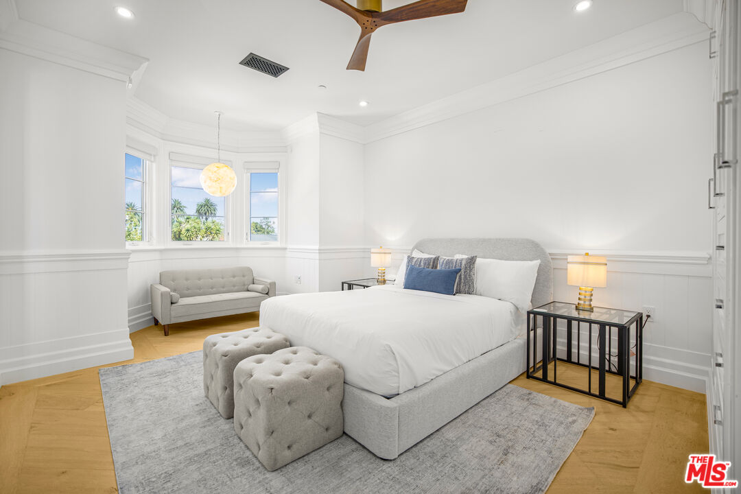 843 North Spaulding Avenue Los Angeles, CA 90046 - Photo 20 of 24 a bedroom with a bed and a night stand