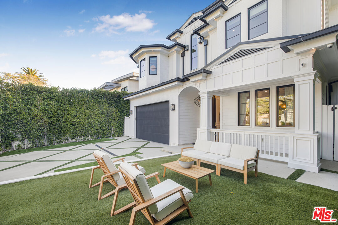 843 North Spaulding Avenue Los Angeles, CA 90046 - Photo 24 of 24 a view of a patio with table and chairs and potted plants