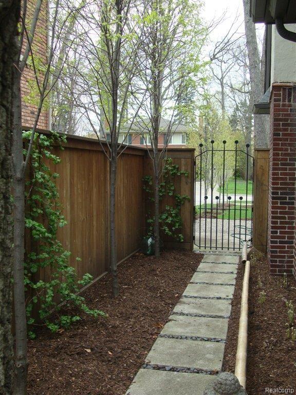 43 Cambridge Boulevard Pleasant Ridge, MI 48069 - Photo 25 of 25 Side Yard