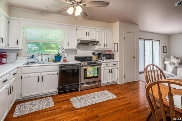 $185,000 | 3103 Woodlawn Place, Marion, IL 62959