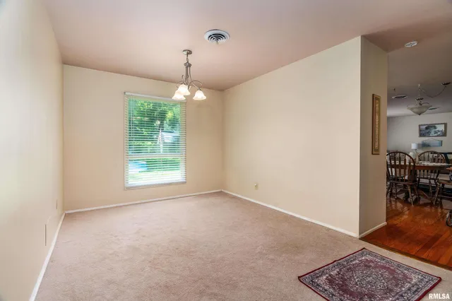 $185,000 | 3103 Woodlawn Place, Marion, IL 62959