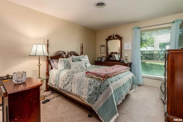 $185,000 | 3103 Woodlawn Place, Marion, IL 62959