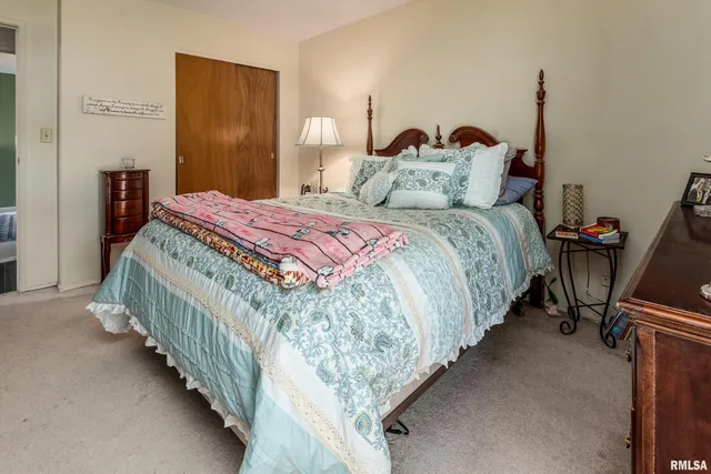 $185,000 | 3103 Woodlawn Place, Marion, IL 62959