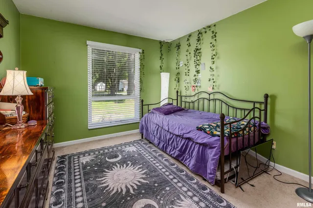 $185,000 | 3103 Woodlawn Place, Marion, IL 62959