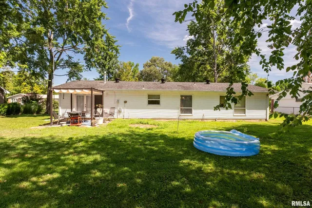 $185,000 | 3103 Woodlawn Place, Marion, IL 62959