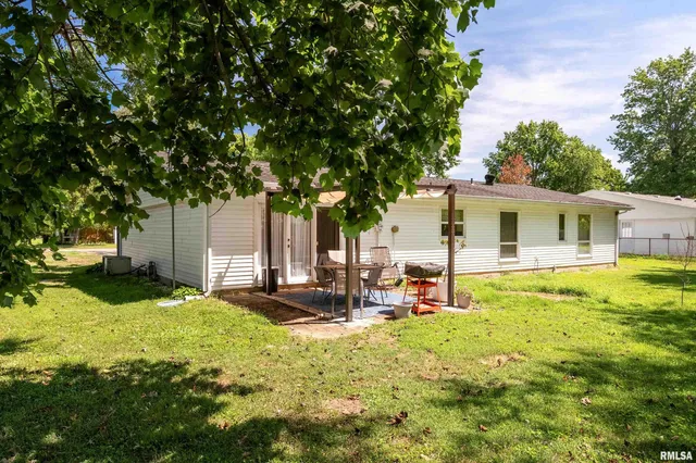 $185,000 | 3103 Woodlawn Place, Marion, IL 62959