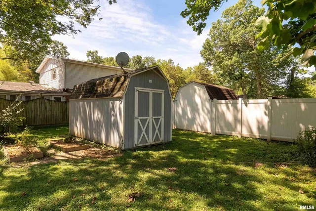 $185,000 | 3103 Woodlawn Place, Marion, IL 62959