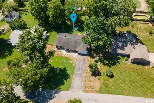 $185,000 | 3103 Woodlawn Place, Marion, IL 62959