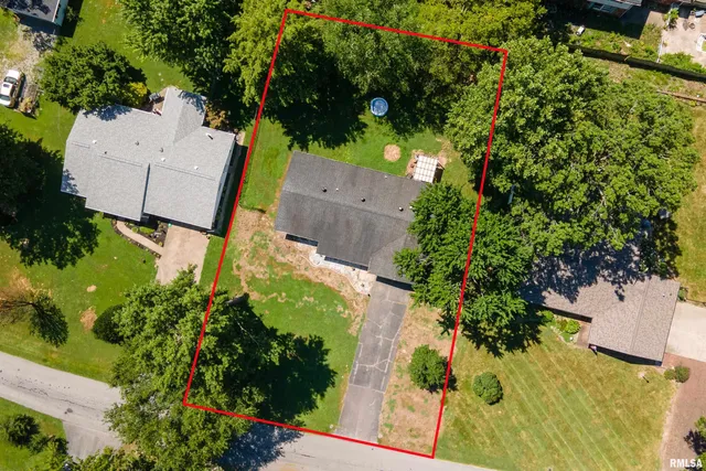 $185,000 | 3103 Woodlawn Place, Marion, IL 62959