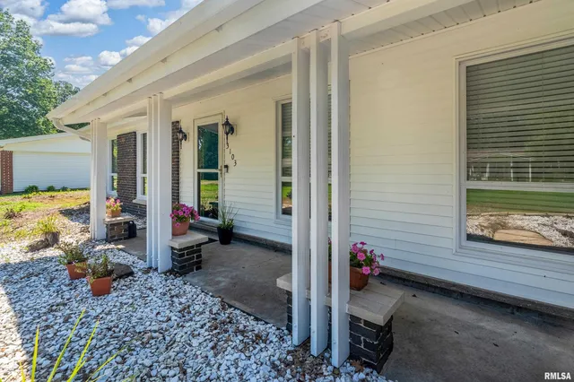 $185,000 | 3103 Woodlawn Place, Marion, IL 62959
