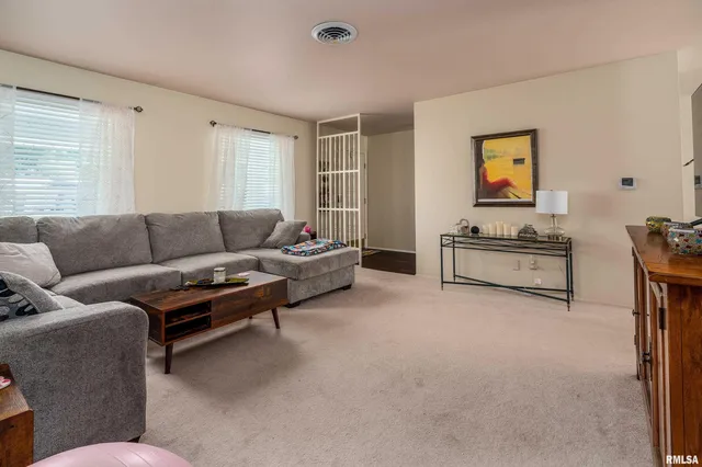 $185,000 | 3103 Woodlawn Place, Marion, IL 62959