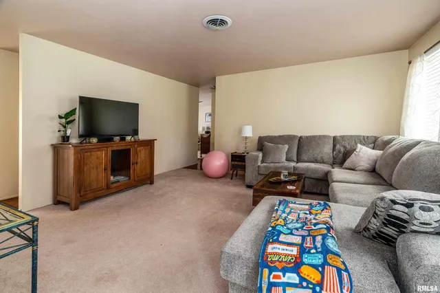 $185,000 | 3103 Woodlawn Place, Marion, IL 62959