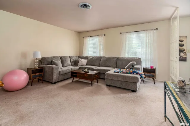 $185,000 | 3103 Woodlawn Place, Marion, IL 62959