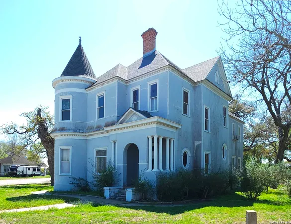 $355,000 | 311 East Broadway Street, Cuero, TX 77954