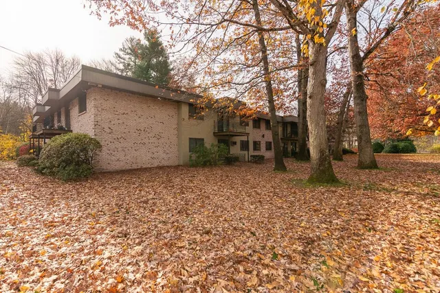 $239,000 | 2 Strawberry Bank Road, Unit 17, Nashua, NH 03062