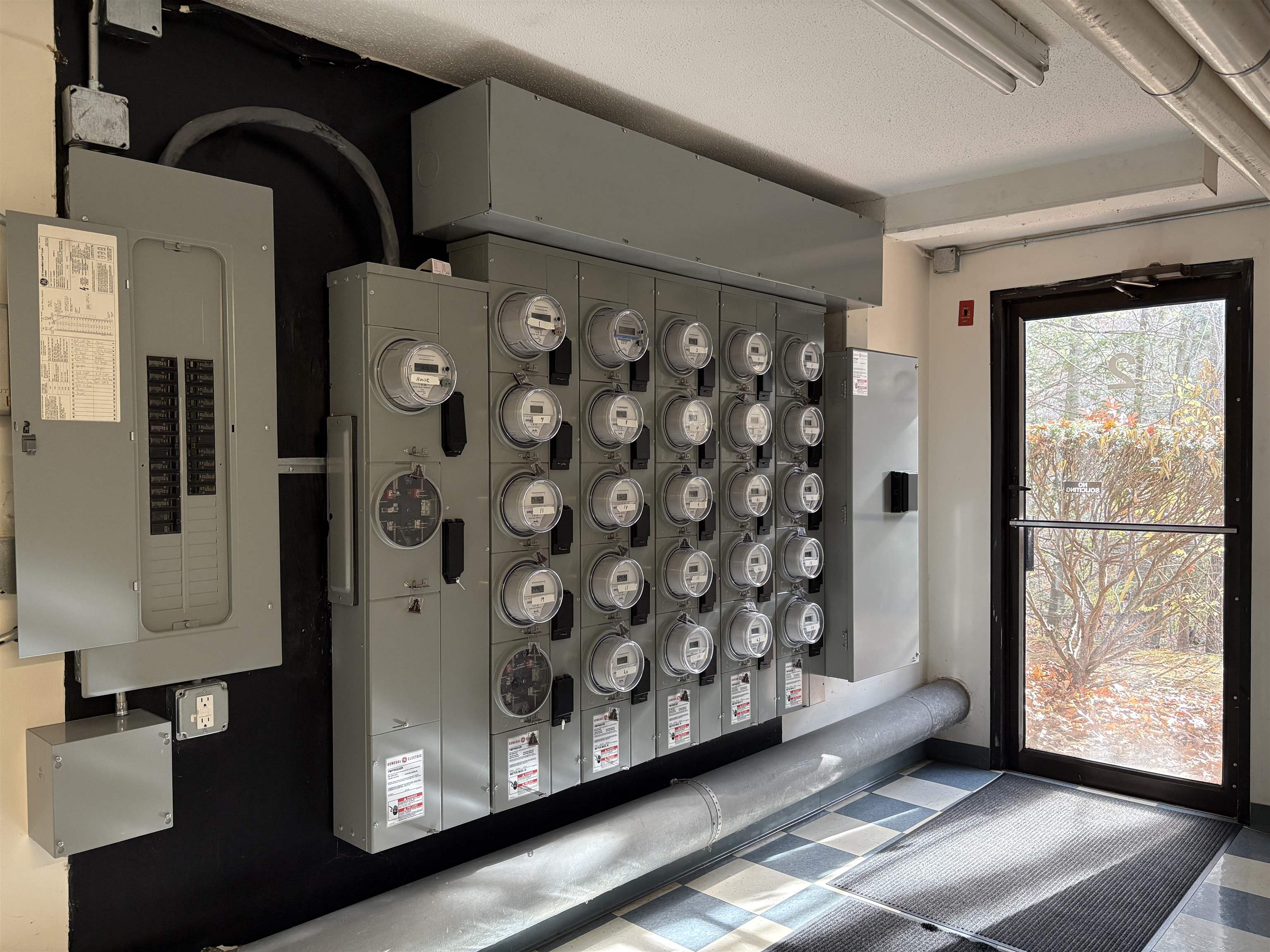 2 Strawberry Bank Road, Unit 17 Nashua, NH 03062 - Photo 19 of 24