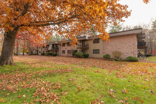 $239,000 | 2 Strawberry Bank Road, Unit 17, Nashua, NH 03062