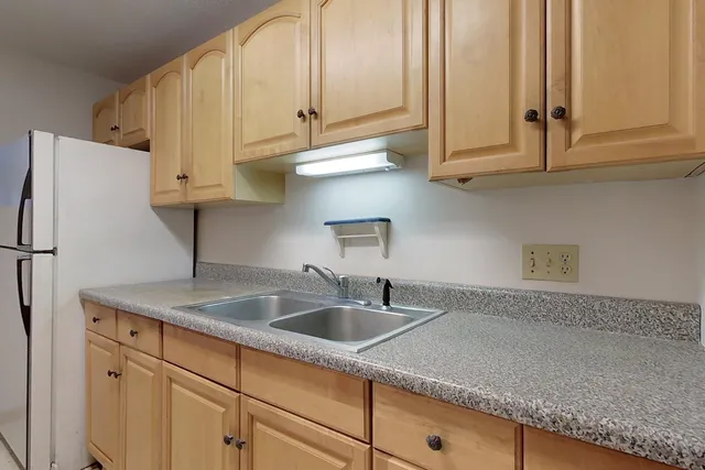 $239,000 | 2 Strawberry Bank Road, Unit 17, Nashua, NH 03062