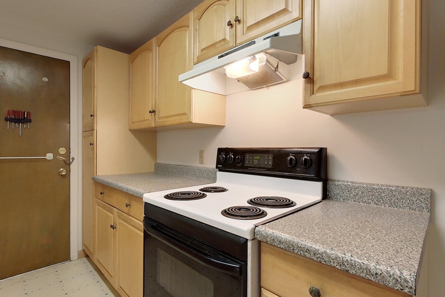 2 Strawberry Bank Road, Unit 17 Nashua, NH 03062 - Photo 4 of 24