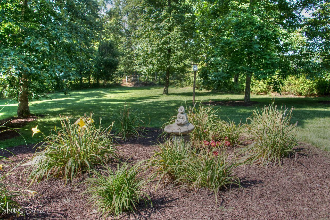170 Chesney Place Blue Ridge, VA 24064 - Photo 40 of 55 Landscaping