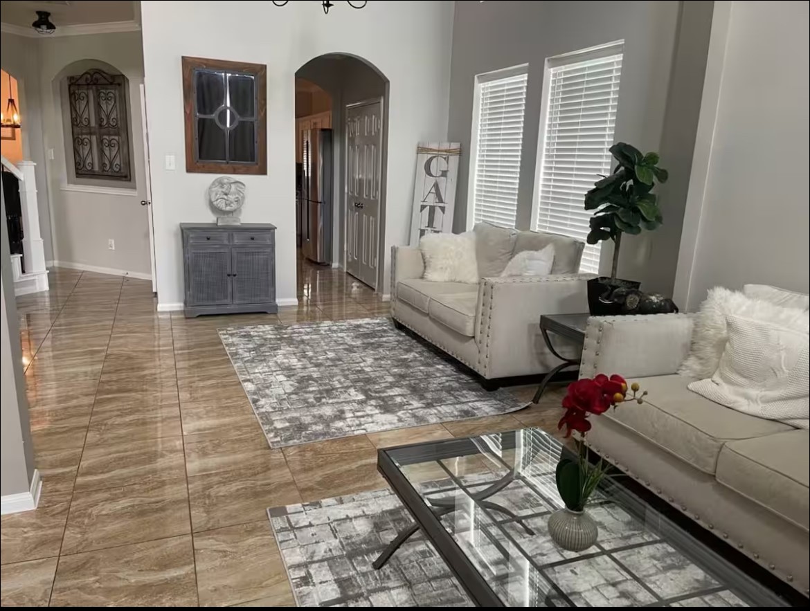 1923 Kaitlyn Drive Houston, TX 77049 - Photo 3 of 22 a living room with furniture