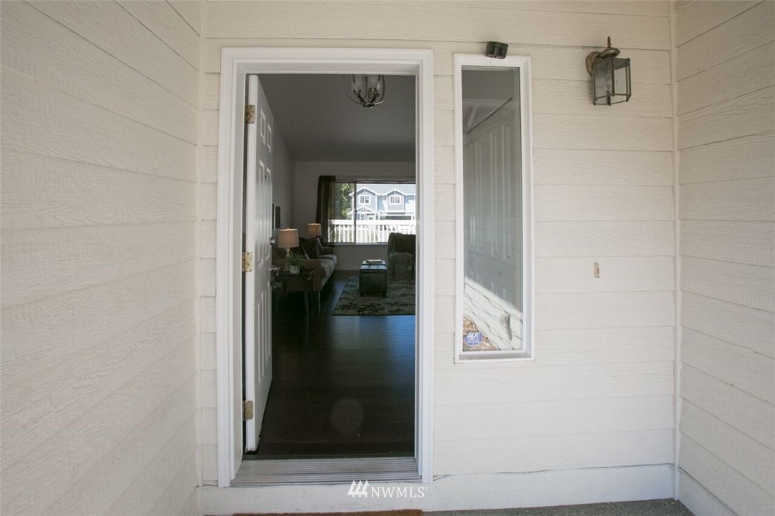 1445 Pierce Avenue Northeast Renton, WA 98056 - Photo 3 of 23 Gallery Image 3