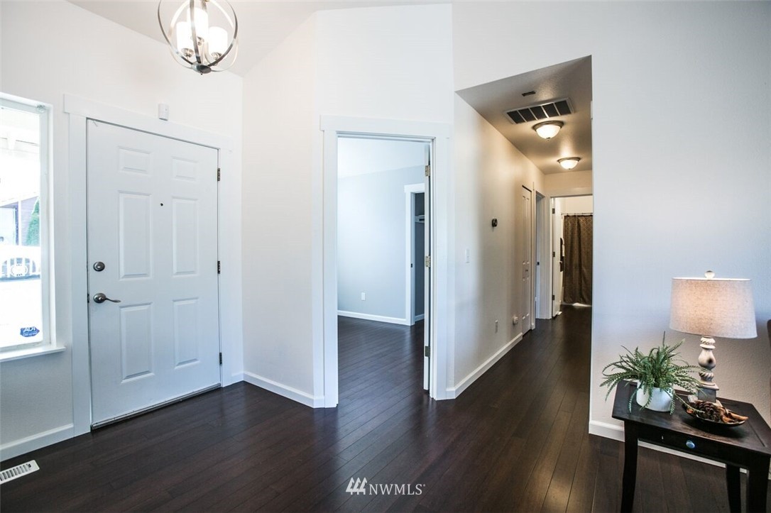 1445 Pierce Avenue Northeast Renton, WA 98056 - Photo 4 of 23 Gallery Image 4