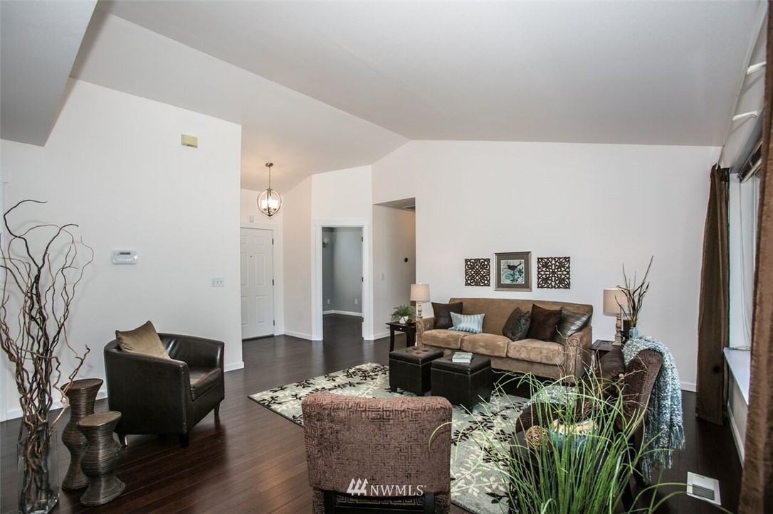 1445 Pierce Avenue Northeast Renton, WA 98056 - Photo 5 of 23 Gallery Image 5