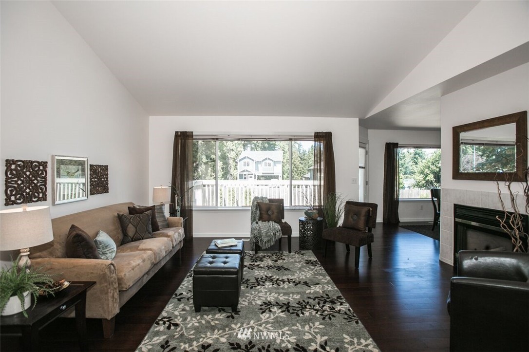 1445 Pierce Avenue Northeast Renton, WA 98056 - Photo 6 of 23 Gallery Image 6