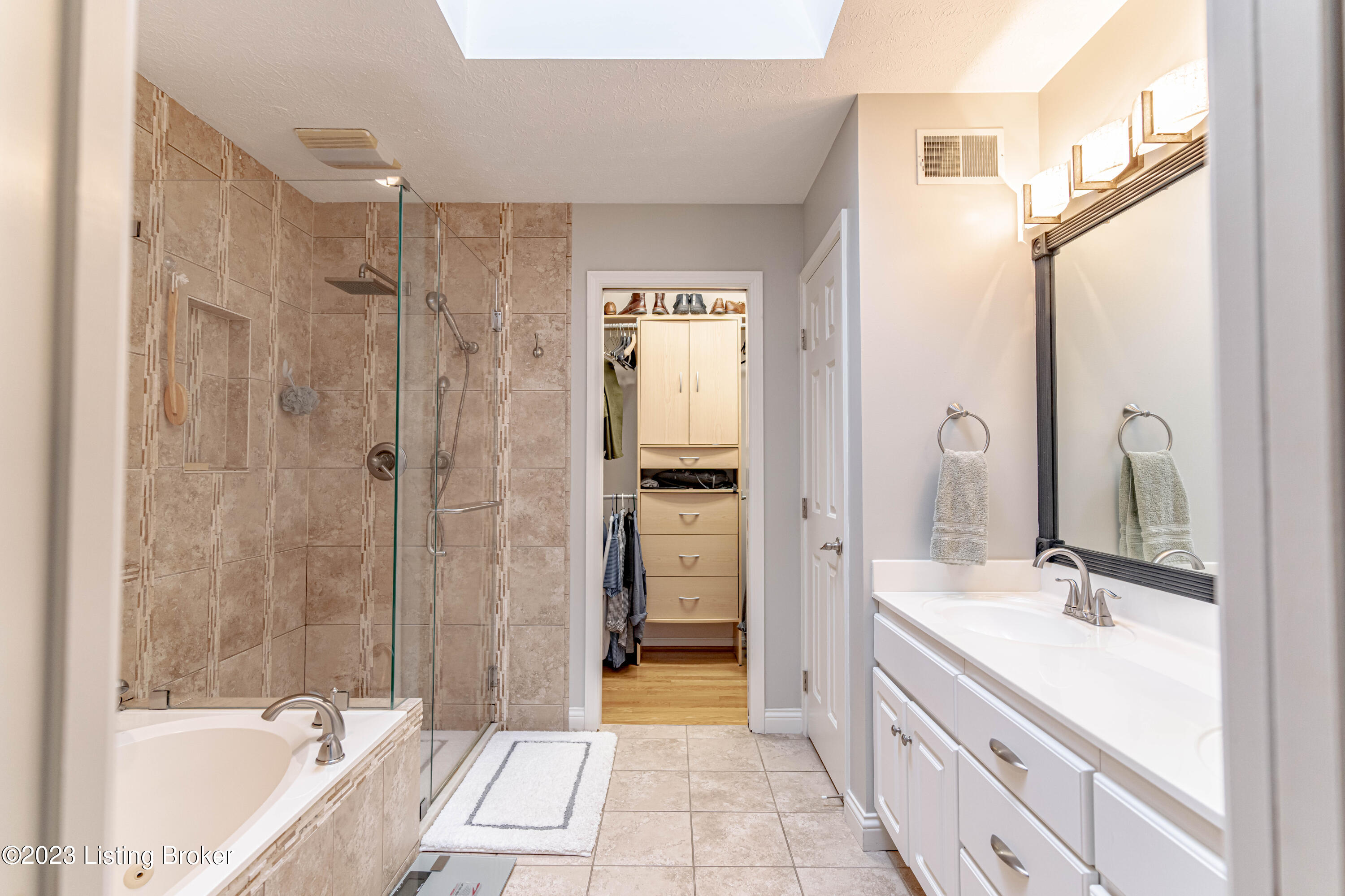 14116 Spring Mill Road Louisville, KY 40245 - Photo 19 of 52 DSC04857