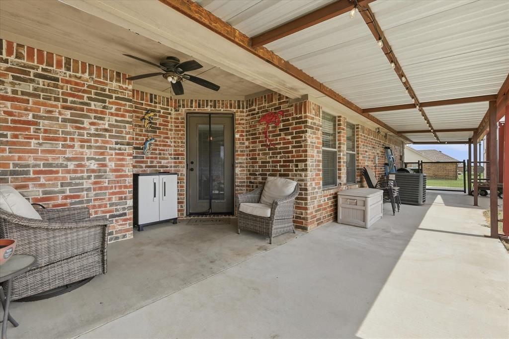 171 Ridge Top Drive Decatur, TX 76234 - Photo 27 of 40 a view of a patio with table and chairs