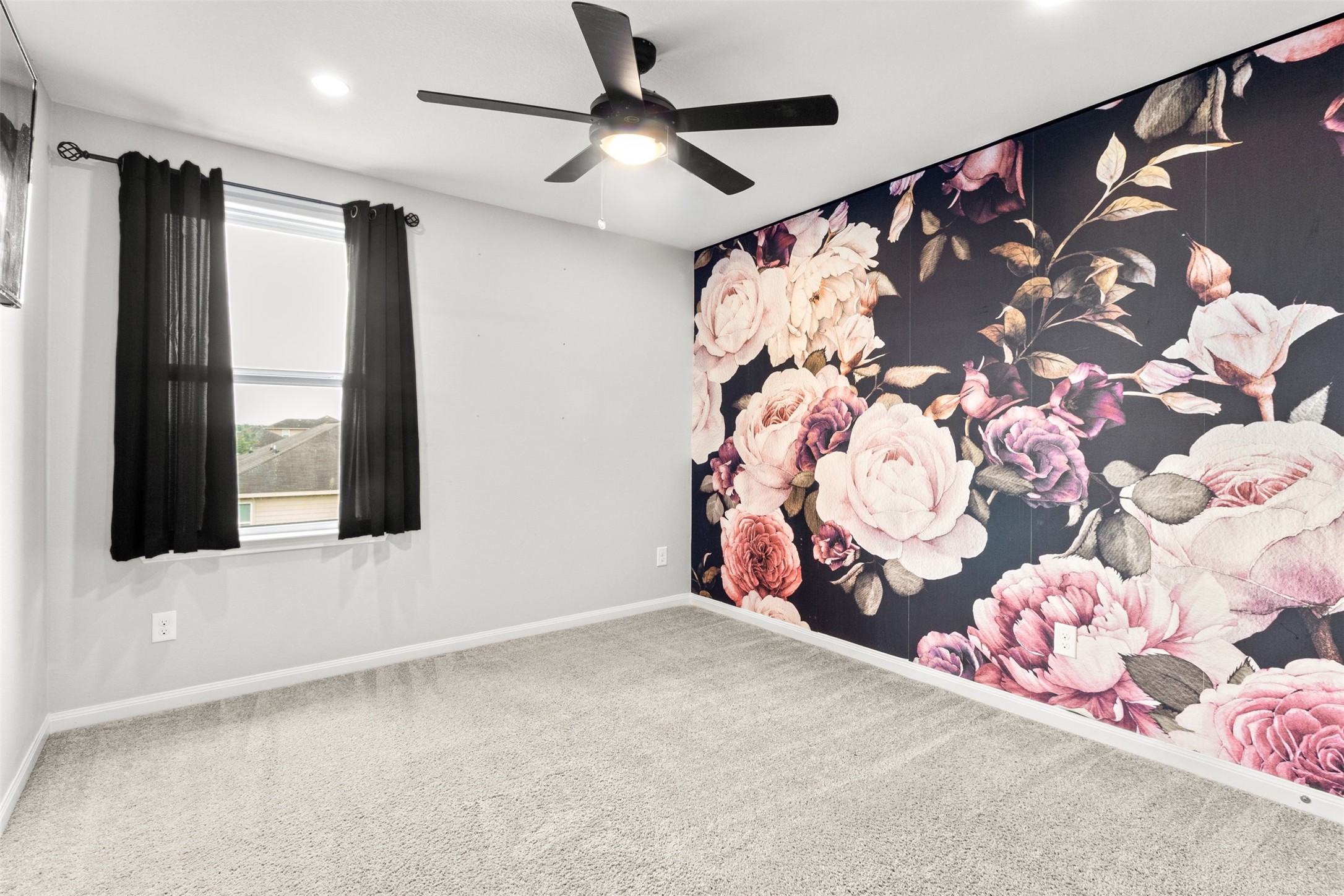 9426 Grand Spark Drive Rosharon, TX 77583 - Photo 20 of 31 Natural light and a functional layout in this secondary bedroom creates a bright, comfortable space that's ready to be personalized for any stage of life.