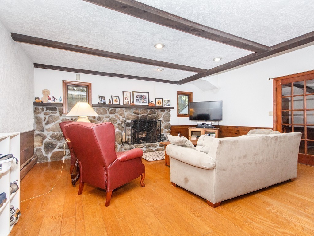 277 Border Road Concord, MA 01742 - Photo 7 of 28