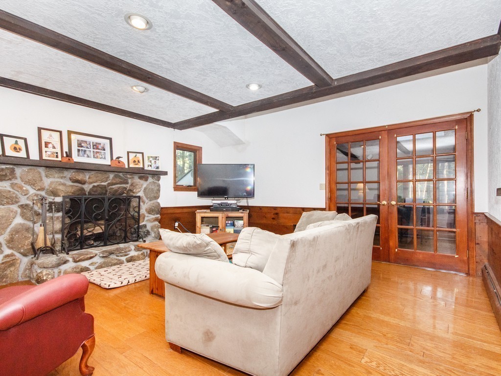 277 Border Road Concord, MA 01742 - Photo 8 of 28