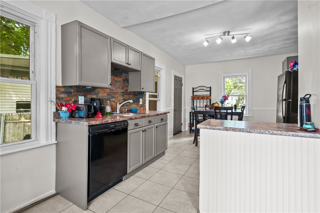 16 Collins Street Woonsocket, RI 02895 - Photo 3 of 27