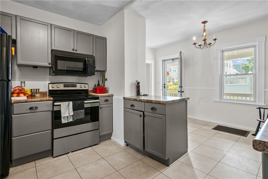 16 Collins Street Woonsocket, RI 02895 - Photo 4 of 27