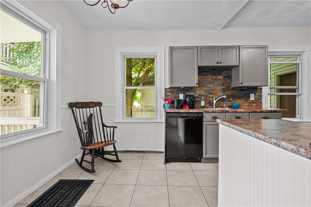 16 Collins Street Woonsocket, RI 02895 - Photo 5 of 27