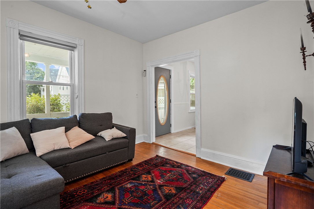 16 Collins Street Woonsocket, RI 02895 - Photo 10 of 27